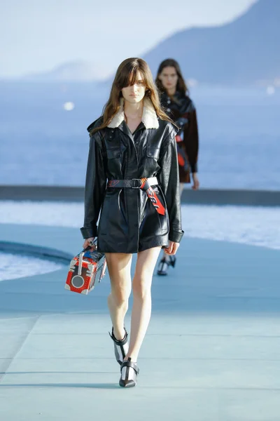Look 13